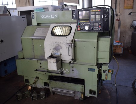 CNC-DREHMASCHINE Hersteller: OKUMA, Type: LB 9 Machinen NR.: 0211.13056, Baujahr: 1990