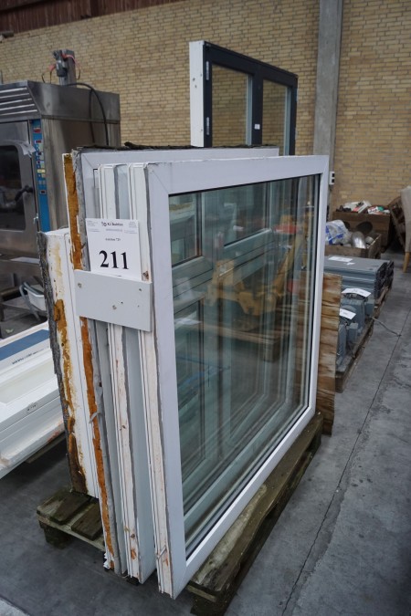 3 pieces. plastic windows. 2 pcs at 127x128 cm 1 pcs at 128x130 cm.