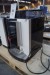Kaffemaskine. Mærke: Sielaff, model: Hosiamonie. 2,9 kW med touch + køleskab. Nypris: 62.000 dkk  