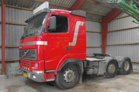 Volvo F12 twin steer truck, Year 1995. 380 HP. Km 820.000 Latest inspection October 2011, new brakes and air cushions.