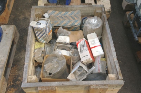 ½ pallet of various filters