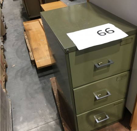 Metal filing cabinet (98 H x 47 W x 70 D)