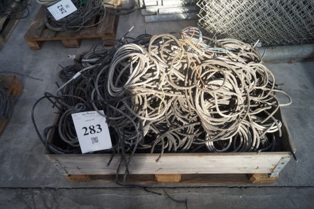 Large lot of cables etc.