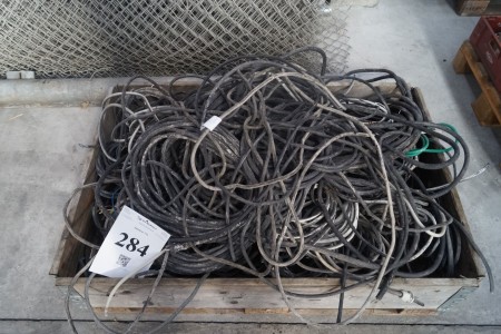 Large lot of cables etc.