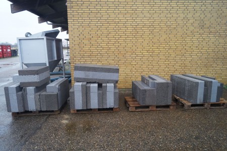 12 pcs. plinth blocks