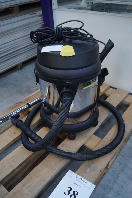  Vacuum cleaner. Manufacturer: Kärcher Professional Model: NT 27/1 Me