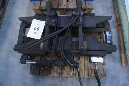 Hydraulic fork carriage for truck, with side displacement.