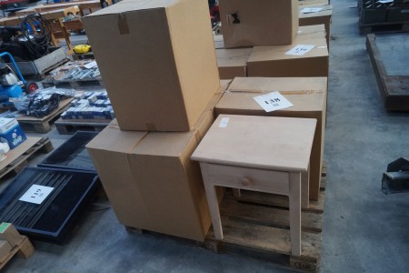 5 pcs solid wood bedside tables, with pull out drawer. Dimensions: 58x51x40cm.