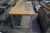 Arbeitstisch mit Schraubstock. 200x78x89cm