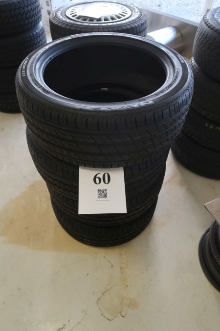 4 pieces. tires nexen 225 / 45R17, dismounting tire