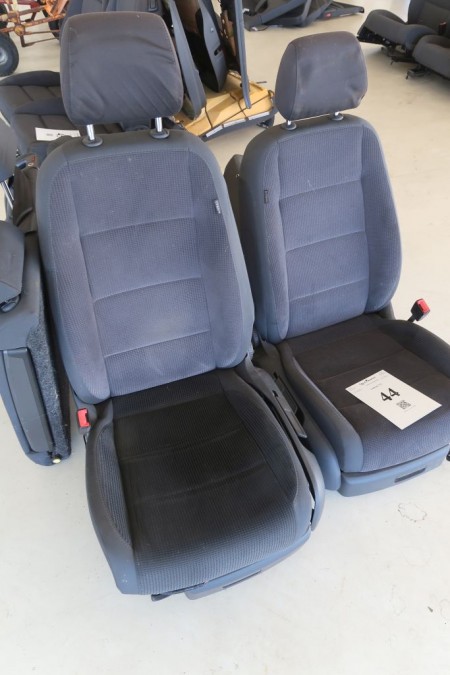 Front and rear seats WV Jetta. As well as 2 pieces. headrests with screen