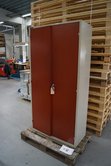 Steel cabinet for milling tools