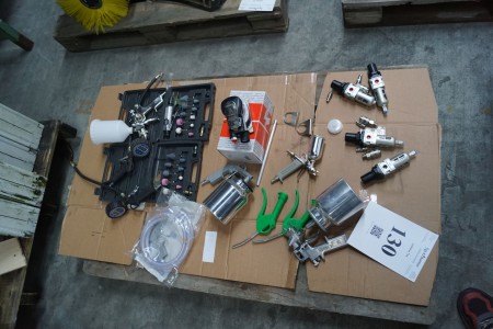 3 pieces. paint sprayers for air + various regulator for compressor. mm