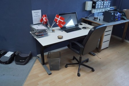 Arbejdsstation med el Hæve/ sænk + Stol.