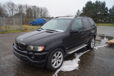 Car Manufacturer BMW Model X5 Van Stand unknown. From bankruptcy estate.