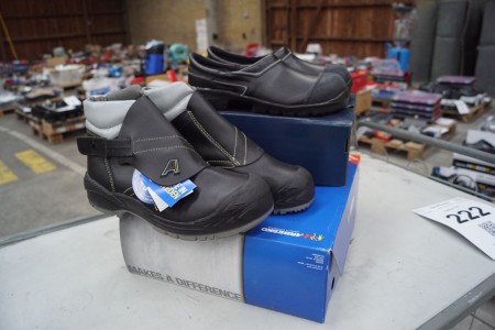 2 pairs of safety boots and Clogs Manufacturer Arbesko and SIKA