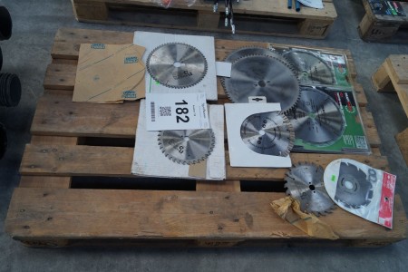 Pallet with various blades.