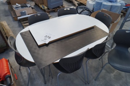 Spisebord med 7 stole + ekstra plade. 