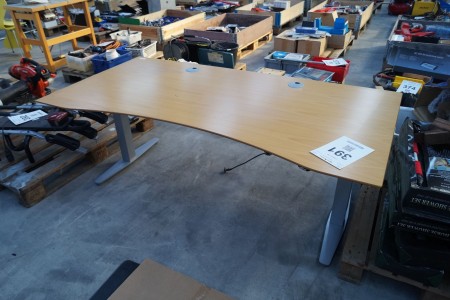 Electric raise / lower table