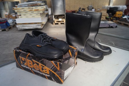 1 par sikkerhedssko + gummistøvler. Fabrikant: beta og sika 