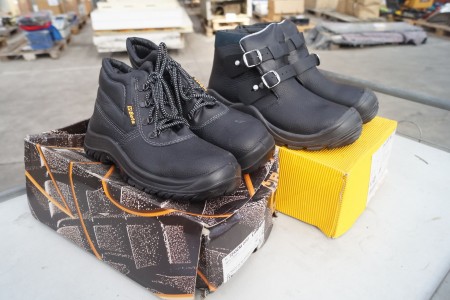 2 pcs. Safety Shoes Manufacturer: Beta and Atlas