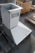 Køleskab med frys. Fabrikant: Bosch. + Emhætte 