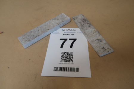 Etwa 107 Stück. Kalkstein / Sandstein Muscheln. ca. 52 Stück 23x5,5x2 cm. ca. 55 Stk. 23 x 5,5 x 1 cm