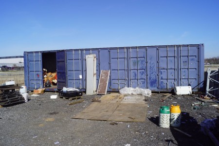 Container med 5 porte. 