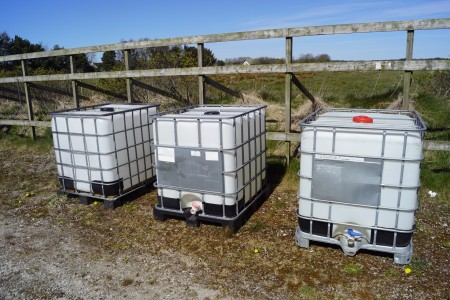 3 STK 1000 liter containers