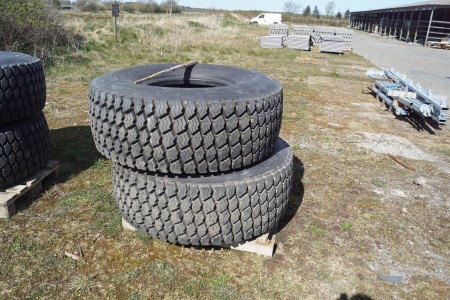 4 stk maskin dæk Fabrikant Michelin type 20 R 24 XR 80 procent dækmønster.