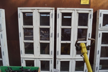 2 wooden windows