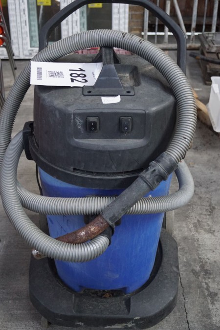 Industrial vacuum cleaner, manufacturer: Nilfisk Alto