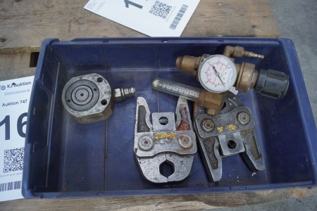 3 pieces. clamping pliers + Migatronic pressure valve
