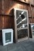 Holzfassadentür mit Spiegelglas + 2 Kunststofffenstern.