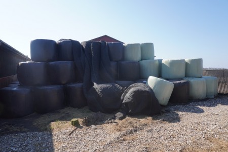 70 pcs round bales of straw and grass in Wrap.