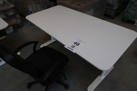 Office table with chair. 80x160 cm