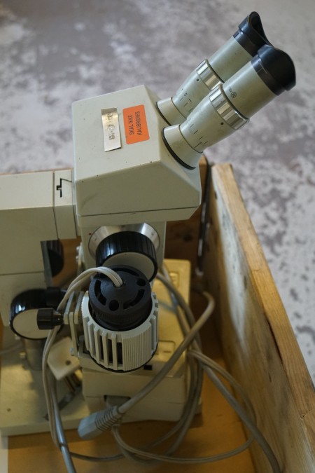 Mikroskob. Hersteller: Carl Zeiss.