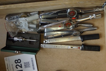 Various torque wrenches. Manufacturer: Stahlwille and torqmeter.