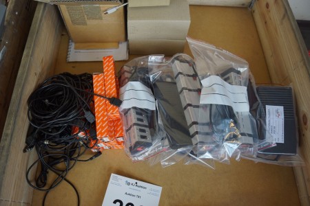 5 Stk. Schnittstelle. Hersteller: Rectron. + verschiedene Kabel und Fußpedale.