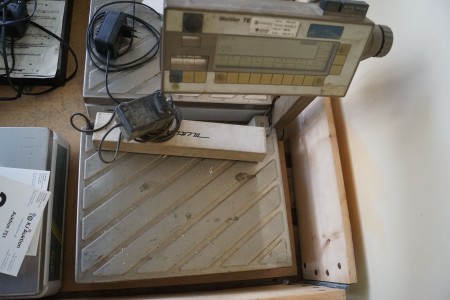 Digital counting weight. Manufacturer: Mettler. Model: TE30.