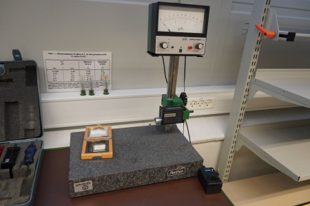 Ruggedness meter with Granite floor. Manufacturer: Mahr. Model: Perthometer M3a.