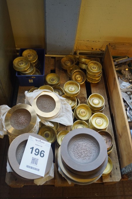 Lot parts for ammunition casings.