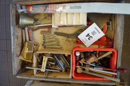 Various cups of hammer, brass keys, etc.