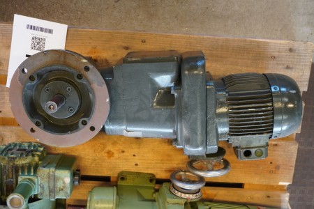 Engine with gear. Manufacturer: Prym.