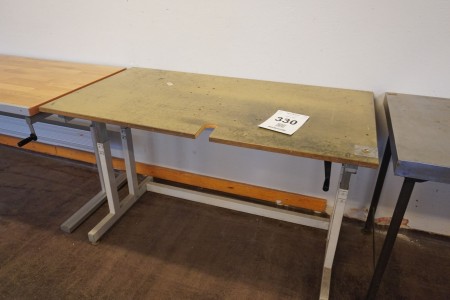 Raise / lower table, manually. Manufacturer: Lagertrans.
