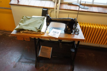 Sewing Station. Manufacturer: Rothenborg.