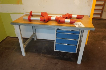 Workshop table with 4 drawers.