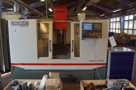 CNC machining center. Manufacturer: Cincinnati. Model: VMC-750th