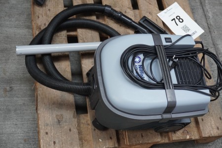 Vacuum cleaner, Brand: Nilfisk, Model: UZ-934