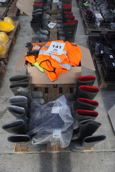 9 pairs of rubber boots, brand: Dunlop + box with reflective vests.